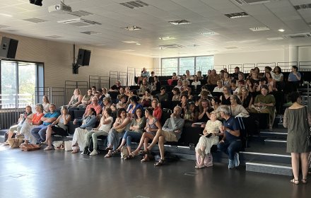 Salle avec les participants
