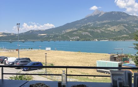 Buffet et vue sur le lac
